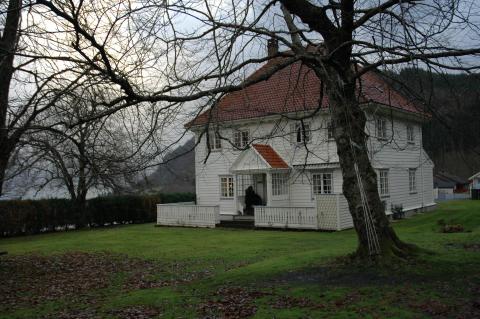 Huset som ligger på tomten til prestegården i Vanylven, der Amalie ALver var på besøk som ung forlovet