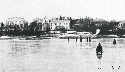 Mjøsisen ved Storhamar gård på Hamar, ca 1890