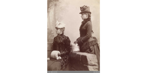 Fotografi av Astrid og Gudrun Juell, 1890-tallet