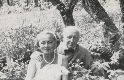 Fotografi av  Zenon Westrup (Przsybyzsewski) og hustru Anna de Geer på Rydsgård, 1969 