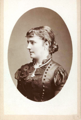 Fotografisk portrett av Amalie Müller, 1882