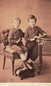 Raoult, J. X. (1871). Ludvig Müller og Jakob Worm Müller ca tre og fem år gamle.  Odessa: Familien Perrys album ved Sue Clark 