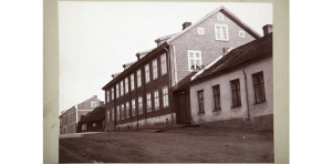 Apoteker Agerborgs gård i Skappelsgate på Hamar, ca 1890