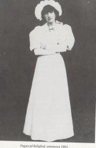 Fotografi av Dagny Juell sommeren 1893.
