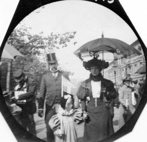 Milly Bergh og hennes mann, skuespilleren Ludvig Bergh, og datteren