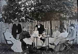 Fotografi fra hageselskap på Rolighed, Kongsvinger, ca 1895