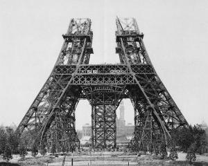Konstruksjonen av Eiffeltårnet i Paris
