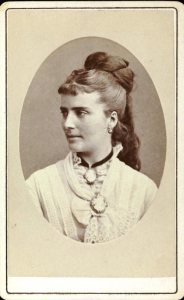 Fotografisk portrett av Amalie Müller, ca 1875